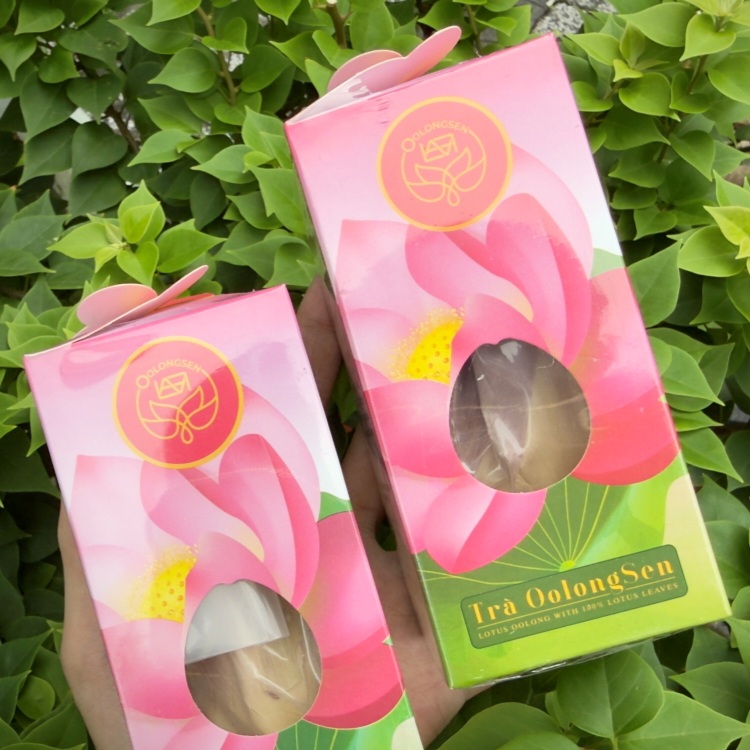 Bà bầu, mẹ đang cho con bú