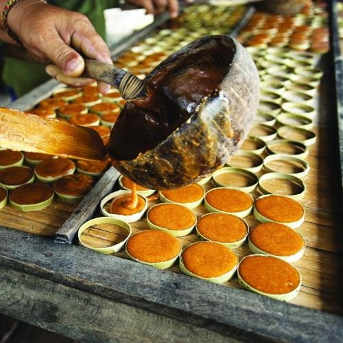 Đường thốt nốt được làm từ gì?