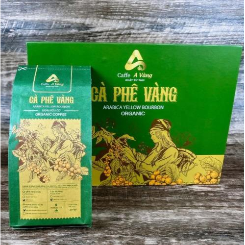 Bước 5: Rót nước và chờ cà phê chiết xuất