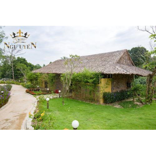 Khuôn viên nhà hàng Ngự Uyển