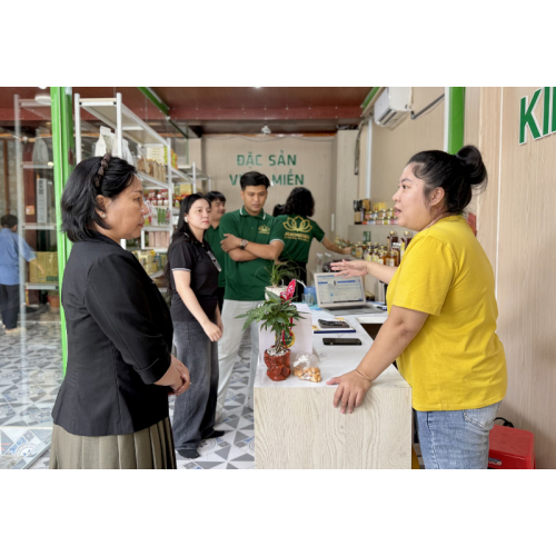 Tham quan không gian cửa hàng OCOP Kiên An
