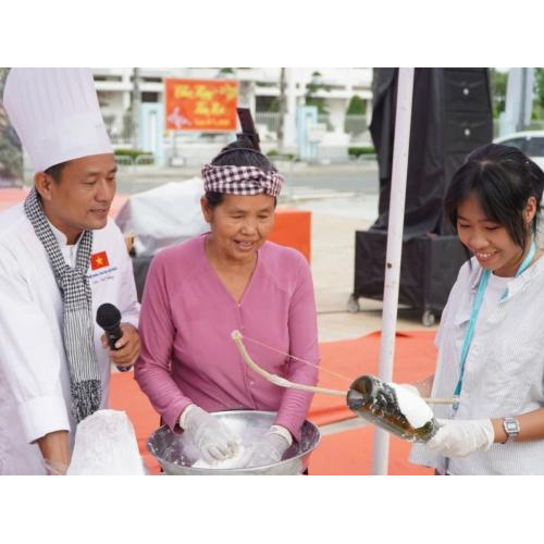 Trải Nghiệm Ẩm Thực Hà Tiên: Quảng Diễn Bánh Canh Bột Gạo Xắt Nhân Tôm Thịt