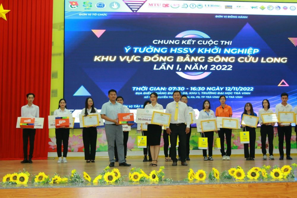 Sinh viên Kiên Giang vô địch cuộc thi khởi nghiệp với Dự án Cá Cơm Xanh