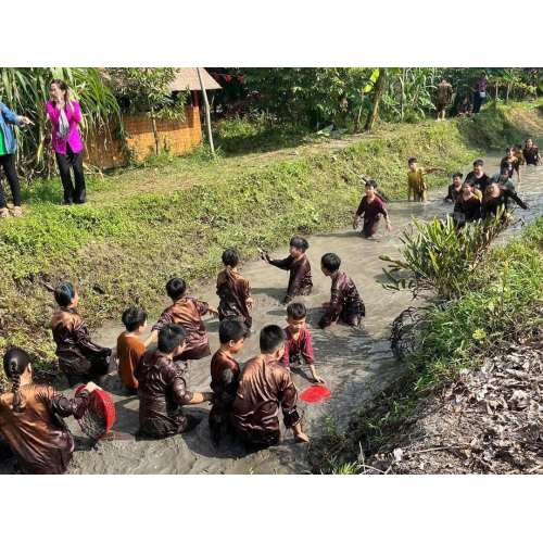 Nơm bắt cá đồng – Thú vui dân dã tại vườn sinh thái