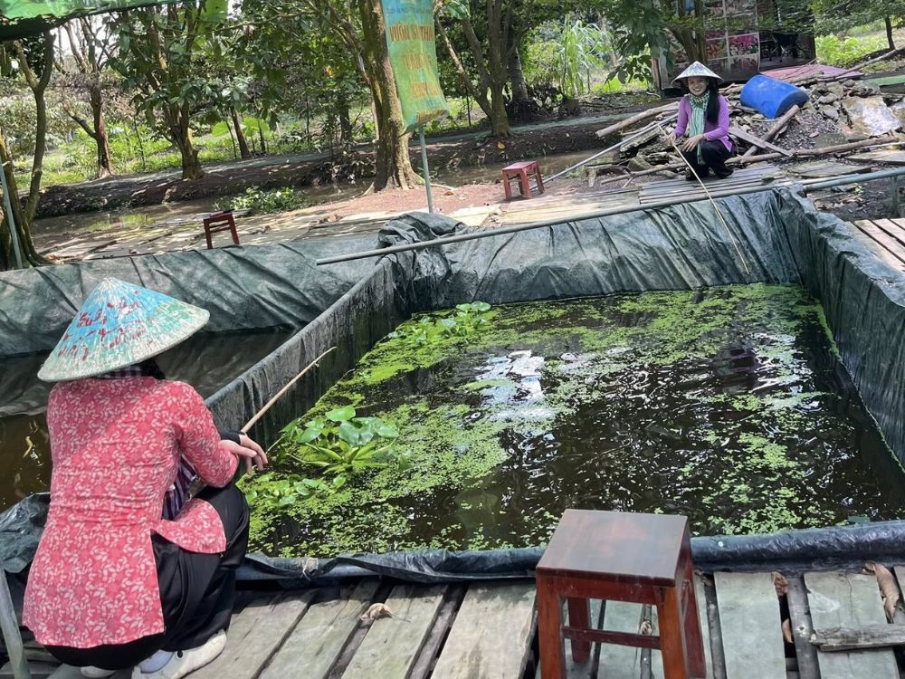 Niềm vui khi tự tay câu tôm