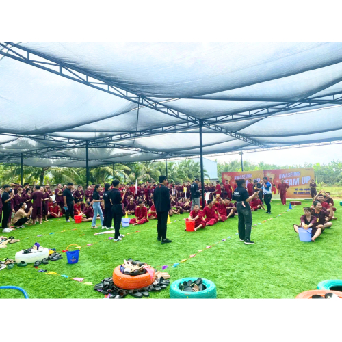 Hoạt động team building ngoài trời