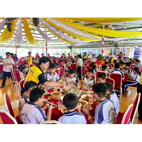 Trường Tiểu Học Hồng Bàng Trải nghiệm Vui Chơi Và Ăn Uống Tại Khu Du Lịch Phú Điền