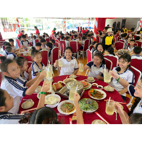 Trường Tiểu Học Hồng Bàng Trải nghiệm Vui Chơi Và Ăn Uống Tại Khu Du Lịch Phú Điền