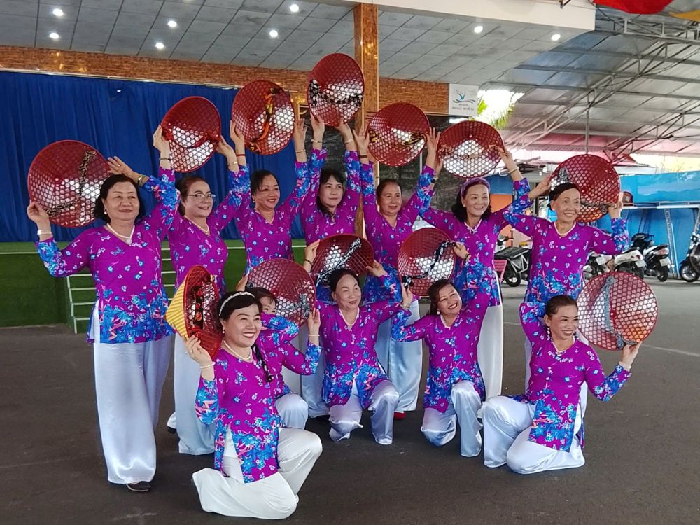 Mừng sinh nhật câu lạc bộ thể dục dưỡng sinh Vĩnh Thanh lần thứ 25