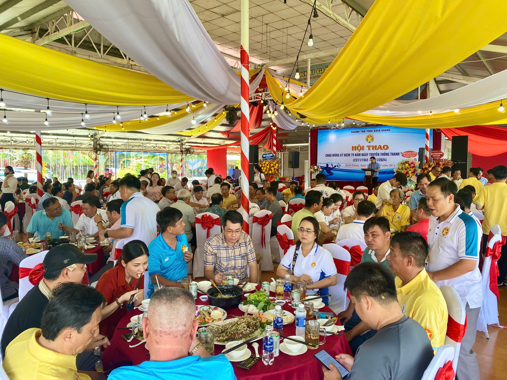 Thưởng thức ẩm thực Phú Điền