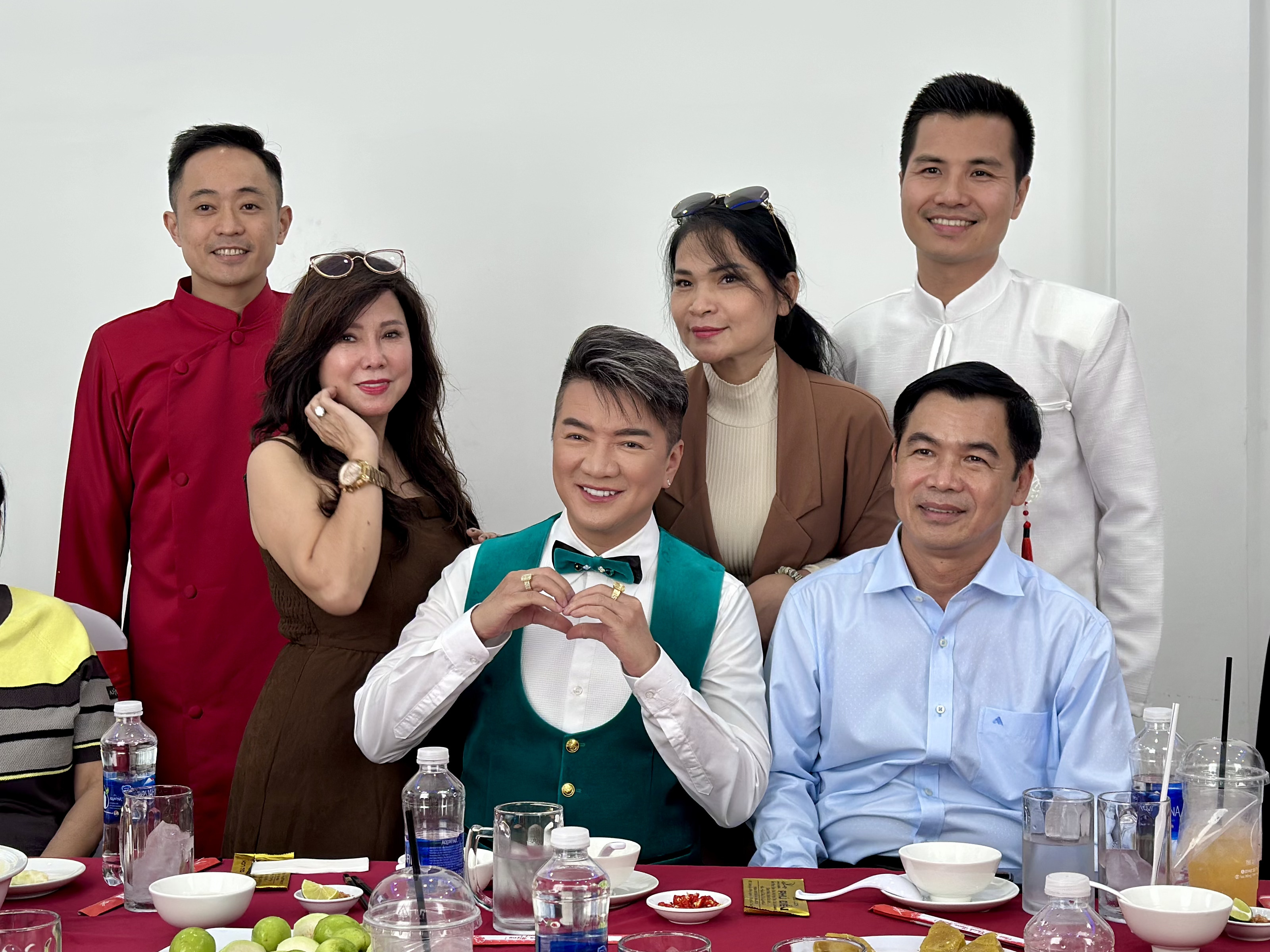 Gala quy tụ nhiều nghệ sĩ và khách mời uy tín