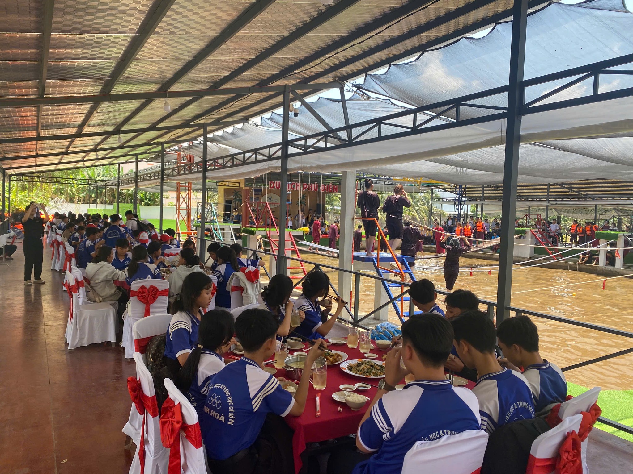 Trải nghiệm văn hóa và ẩm thực địa phương