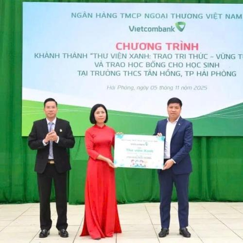 Vietcombank Khánh Thành Thư Viện Xanh Và Trao Học Bổng Cùng Em Tiến Bước Tại Hải Phòng