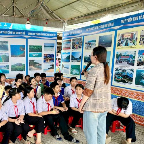 Triển Lãm Ảnh Lễ Hội Nghinh Ông Lại Sơn 2025 – Lan Tỏa Bản Sắc Biển Đảo Kiên Hải