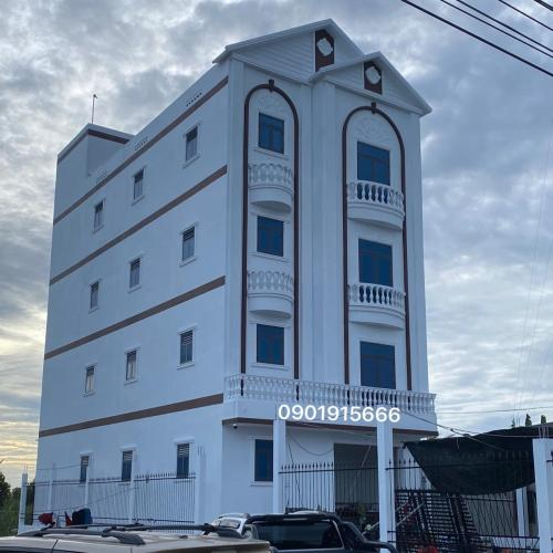 Bí Quyết Chọn Đúng Vị Trí Xây Nhà Nuôi Yến Thu Hút Đàn Yến Hiệu Quả