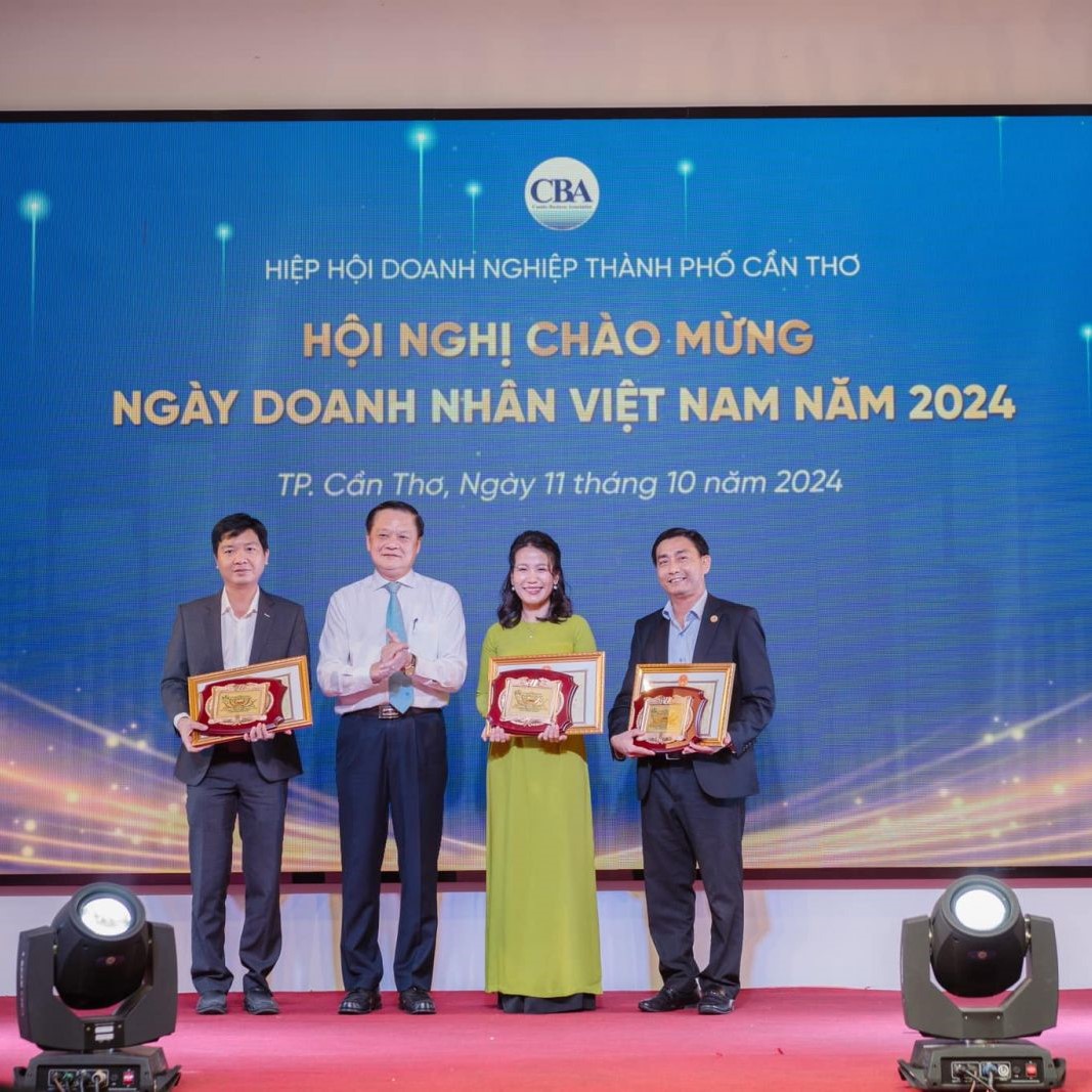 Tham dự Hội nghị chào Mừng Ngày Doanh Nhân Việt Nam Năm 2024