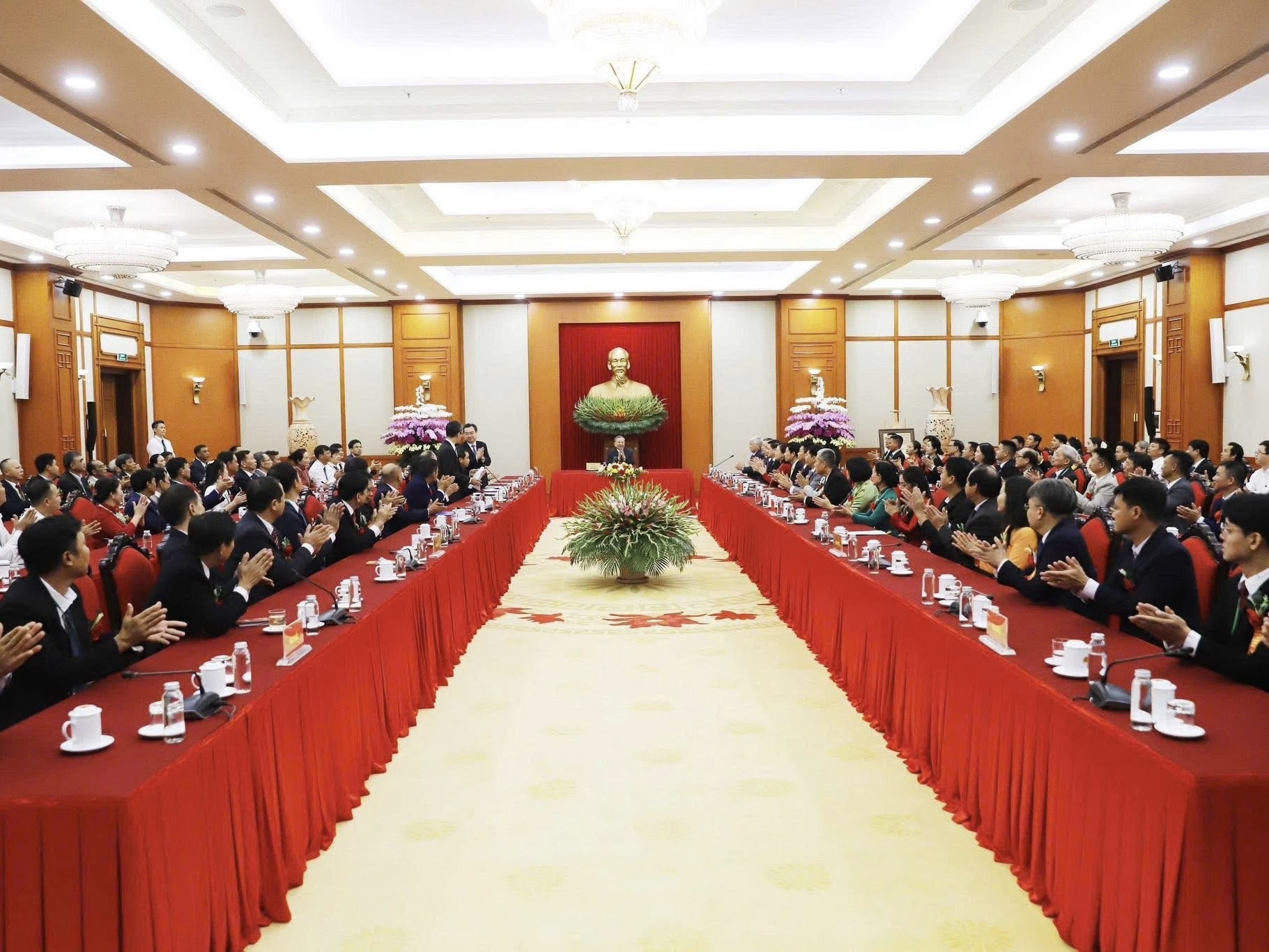 Vinh Dự Của Người Nông Dân Miền Tây Tại Trung Ương Đảng