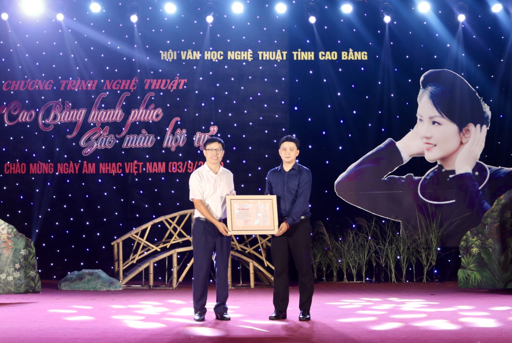 Chương trình nghệ thuật Cao Bằng hạnh phúc - Sắc màu hội tụ chào mừng Ngày Âm nhạc Việt Nam