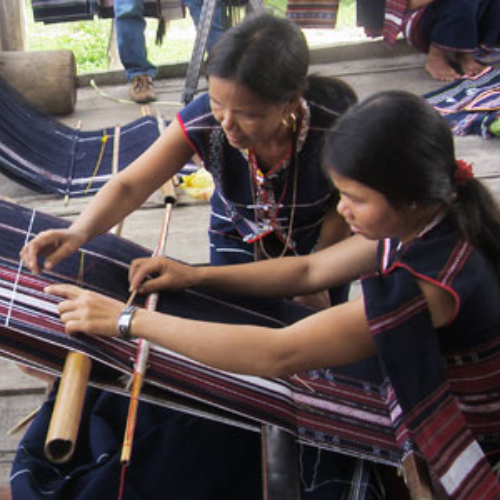 Làng Đệt Thổ Cẩm Glar