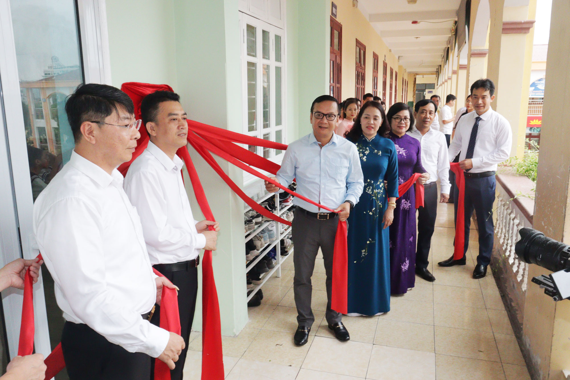 Khánh thành “Phòng học chuyển đổi số” tại Trường THCS Chu Văn An