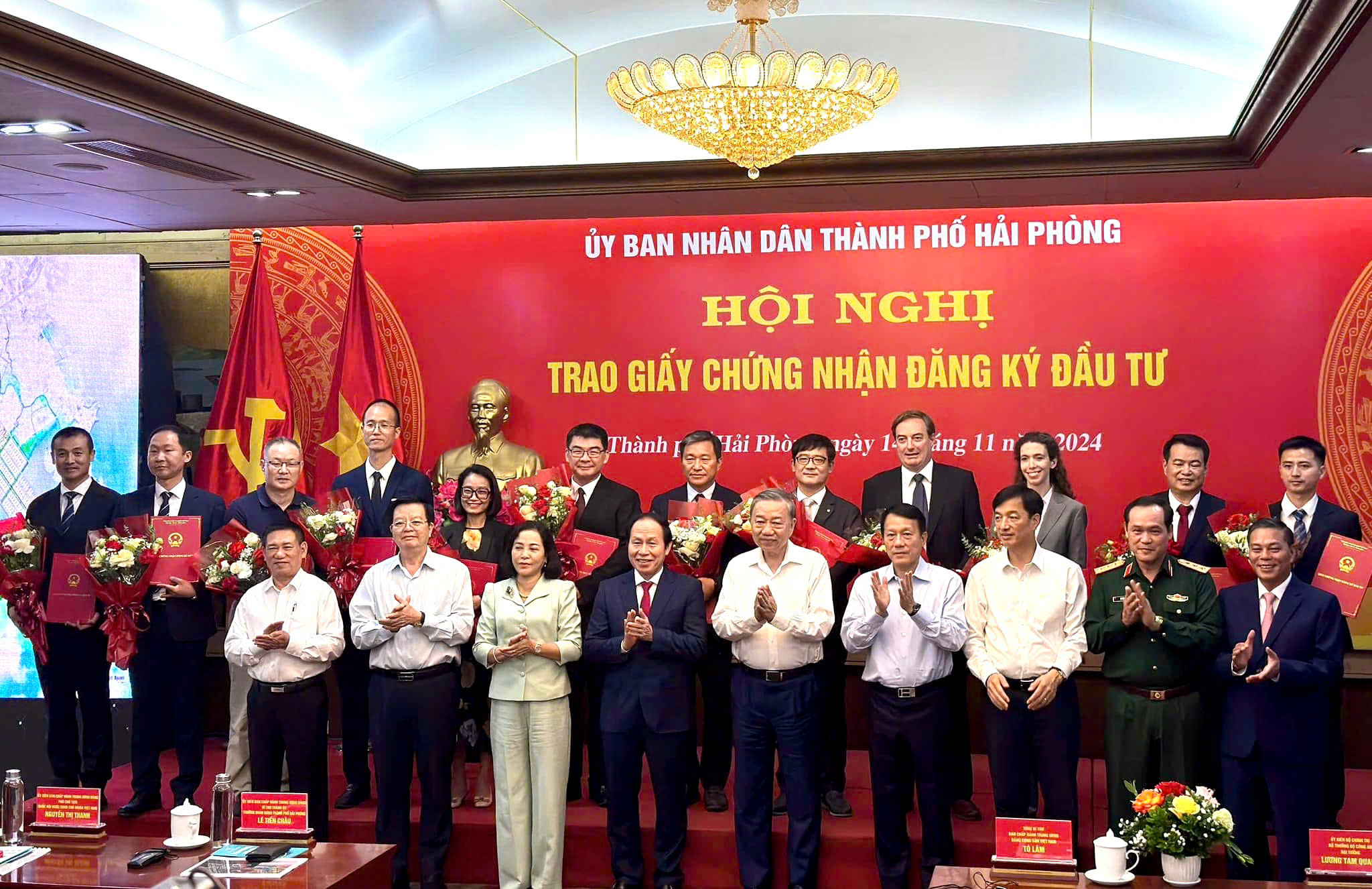 Hải Phòng trao chứng nhận đầu tư cho loạt dự án mới, khẳng định vai trò động lực kinh tế