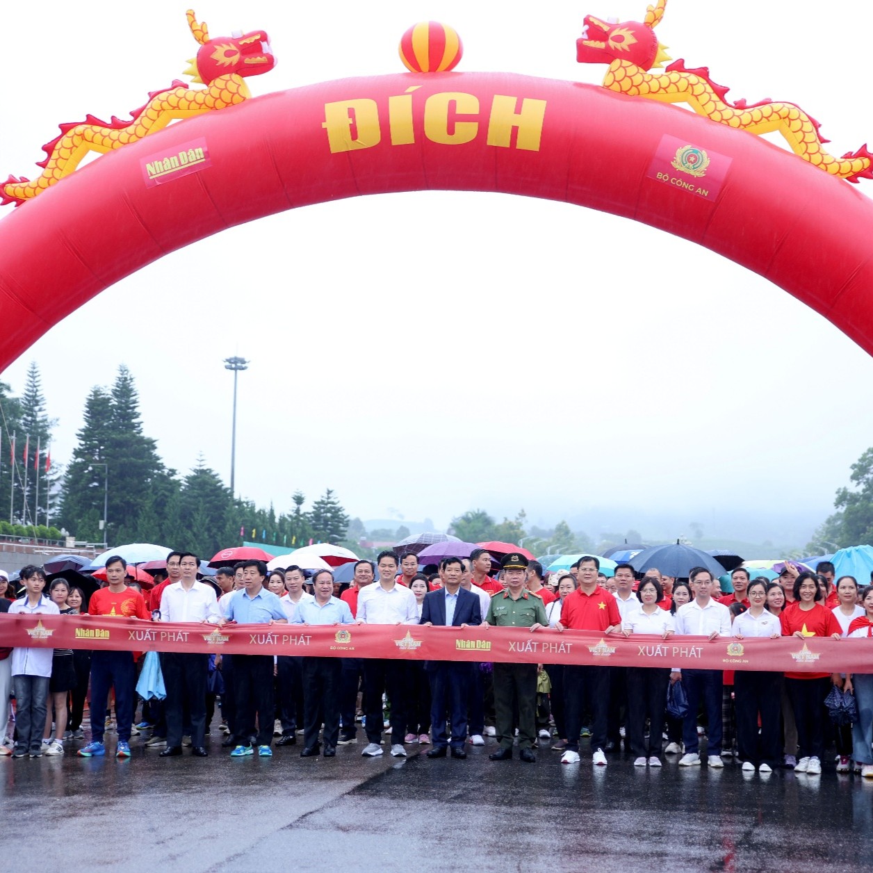 Hơn 10.000 Người Dân Lai Châu Tham Gia Sự Kiện "Cùng Việt Nam Tiến Bước"