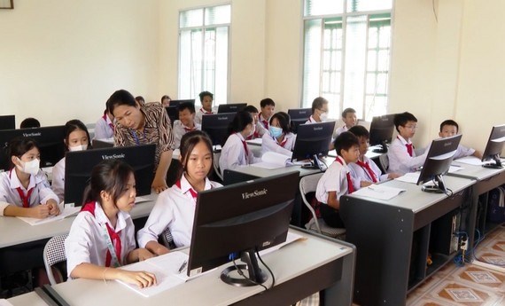 Ninh Bình dẫn đầu cả nước ở 3 môn thi tốt nghiệp THPT 2025, xuất hiện thủ khoa A00 đạt điểm tuyệt đối