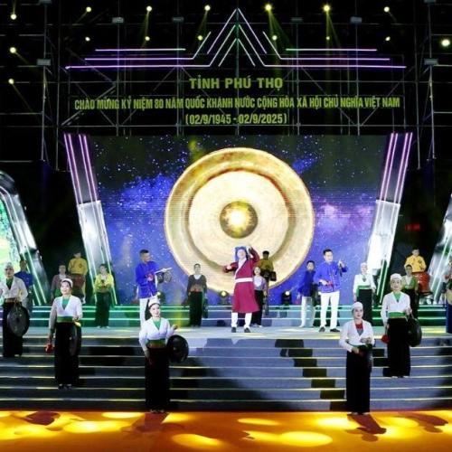 Chương Trình Nghệ Thuật Rạng Rỡ Non Sông Và Bắn Pháo Hoa Chào Mừng Kỷ Niệm 80 Năm Quốc Khánh 2/9
