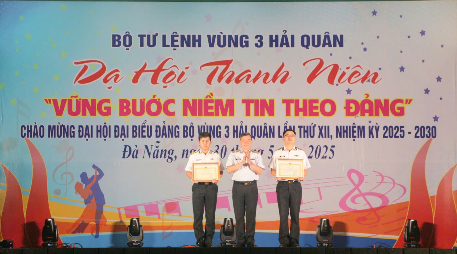 Sôi nổi chương trình Dạ hội Thanh niên