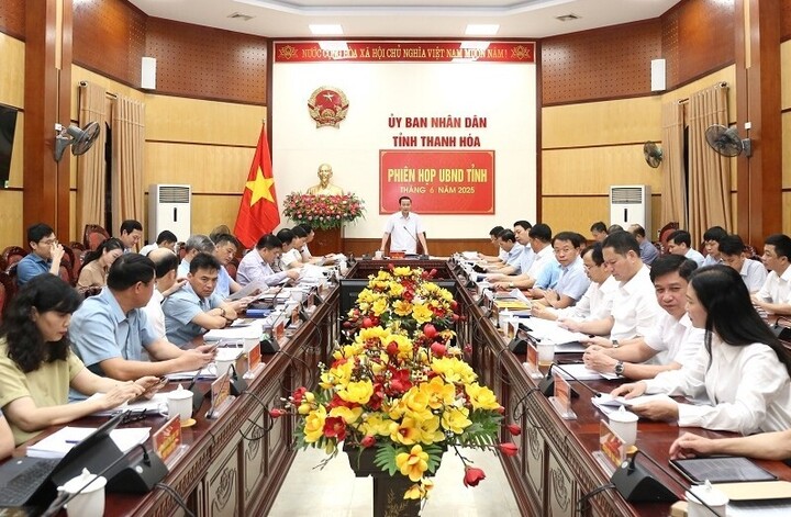 Thanh Hóa triển khai ‘làn xanh’ thủ tục hành chính, quyết tâm đạt tăng trưởng GRDP từ 11% năm 2025