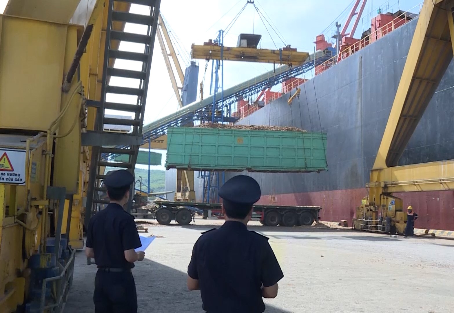 Thanh Hóa xuất khẩu bứt phá 2024: Giày dép, dệt may và lọc hóa dầu dẫn đầu, chinh phục 68 thị trường quốc tế