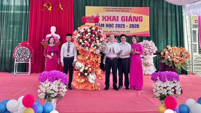 Lãnh đạo tỉnh Thái Nguyên dự lễ khai giảng tại xã khó khăn Tân Kỳ