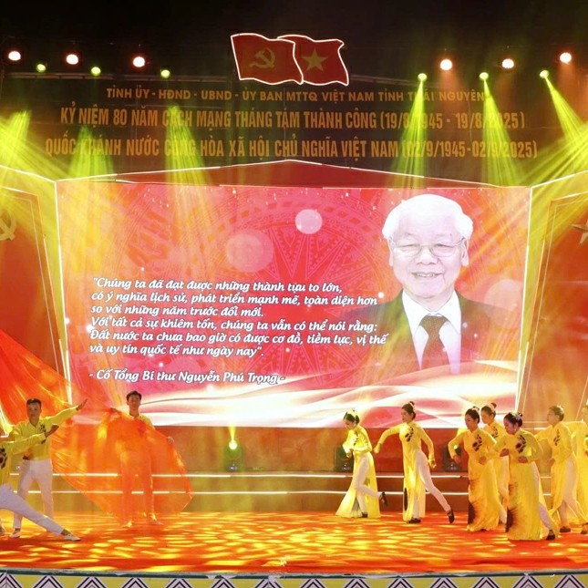 Rực Rỡ Đêm Hội 80 Năm Ánh Sao Độc Lập Tại Phường Bắc Kạn