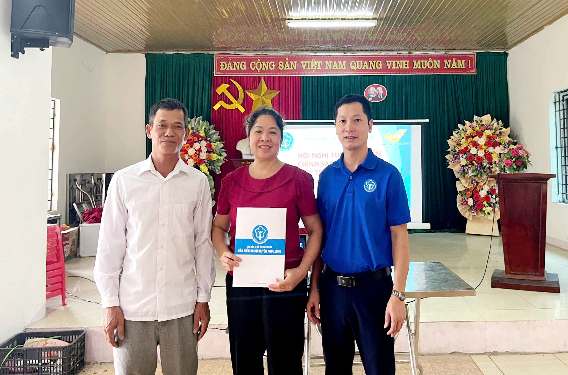 BHXH Phú Lương ra quân vận động người dân tham gia BHXH tự nguyện, BHYT tự đóng