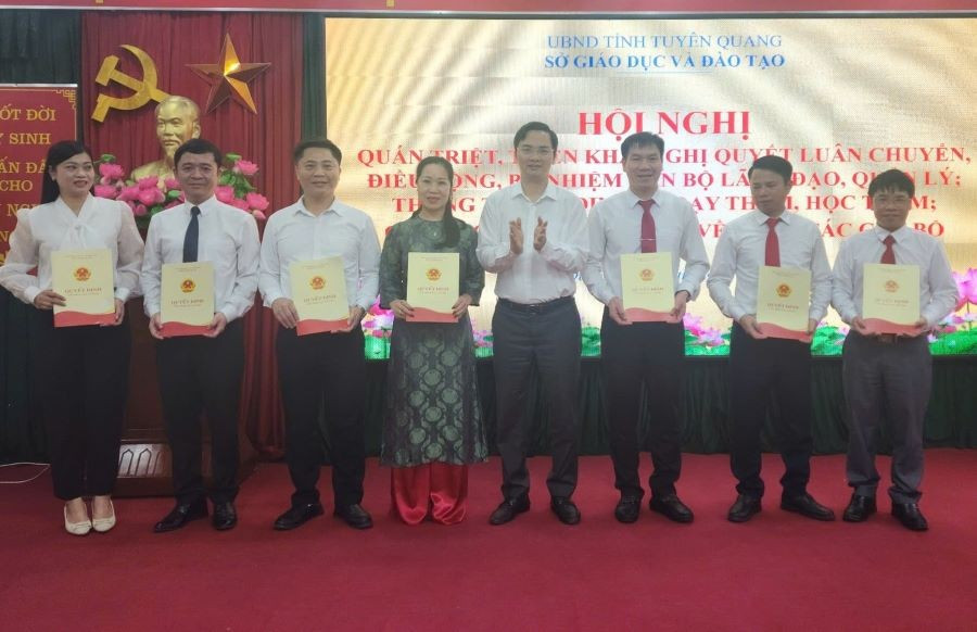 Sở GD&ĐT Tuyên Quang công bố quyết định điều động, bổ nhiệm nhiều cán bộ lãnh đạo