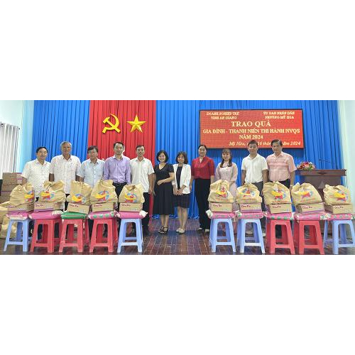 Chia sẻ yêu thương