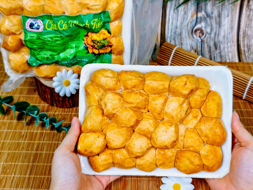 1. Hương vị biển cả trong từng miếng chả cá