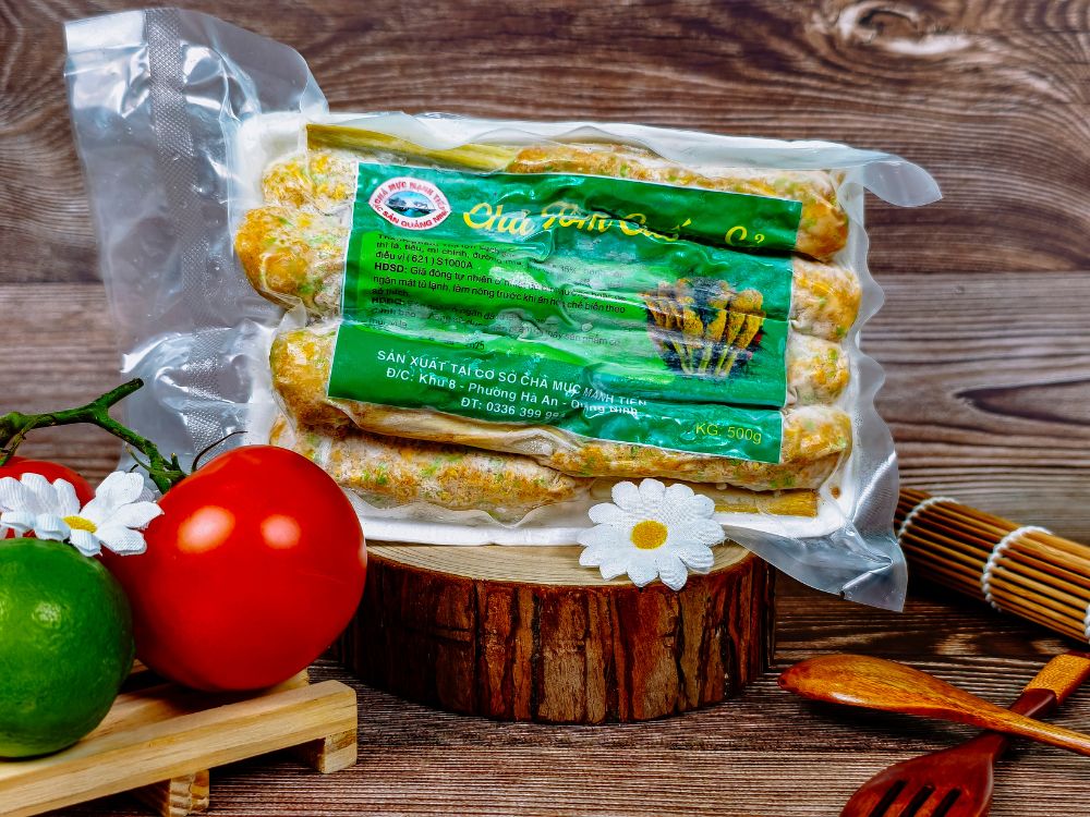 3. Nặn và chiên chả tôm