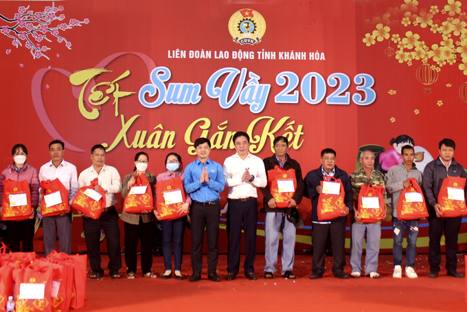 Trao yêu thương, Tết sum vầy