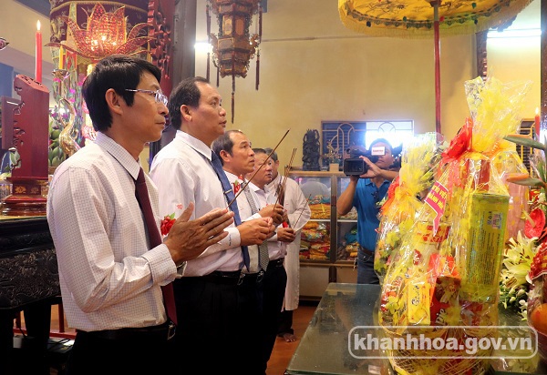 Hơn 100 đoàn khách hành hương tham dự Lễ hội Am Chúa
