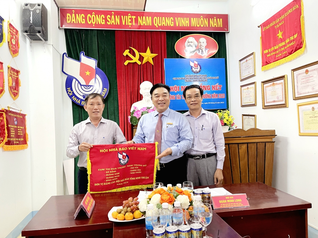 Hội Nhà báo tỉnh Khánh Hòa được đề xuất nhận cờ thi đua của Hội Nhà báo Việt Nam