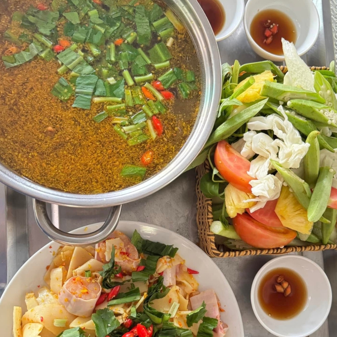 Canh Chua Sả Nghệ Cá Nhám Hà Tiên