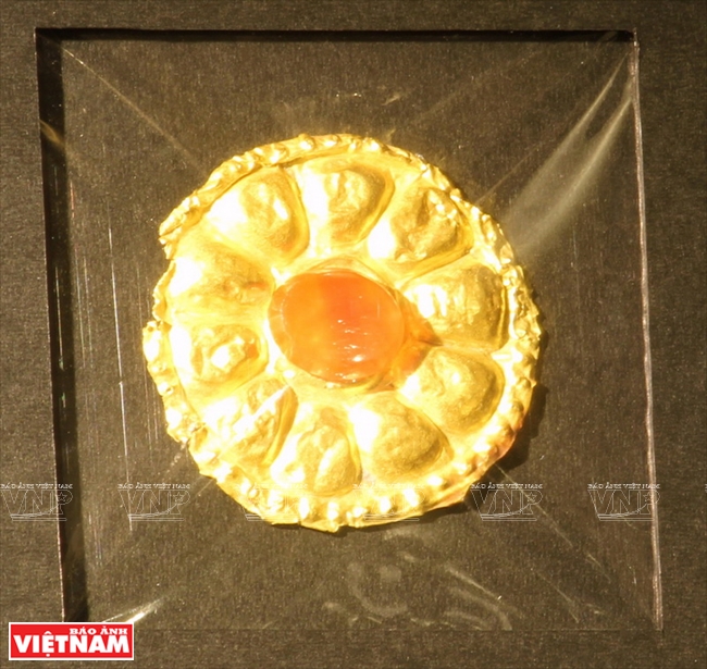 Gold jewelry of the Oc Eo