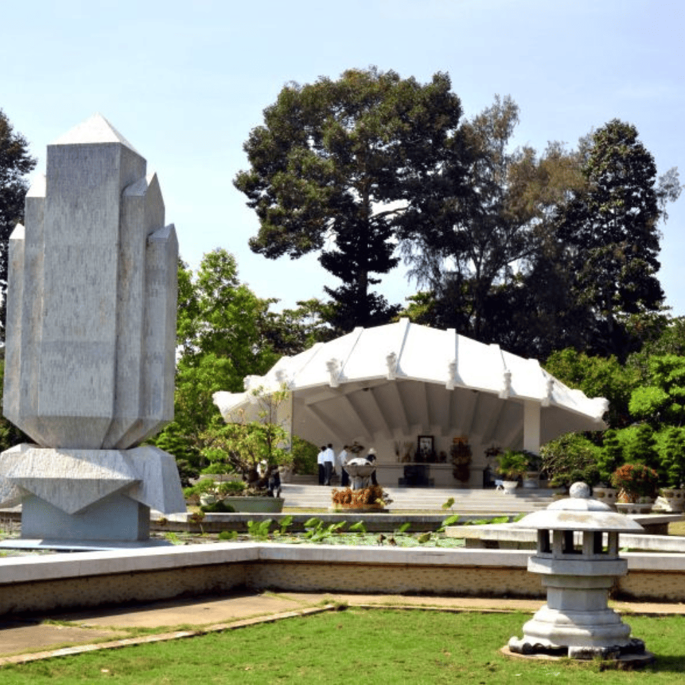 Khu Di Tích Lăng Cụ Nguyễn Sinh Sắc