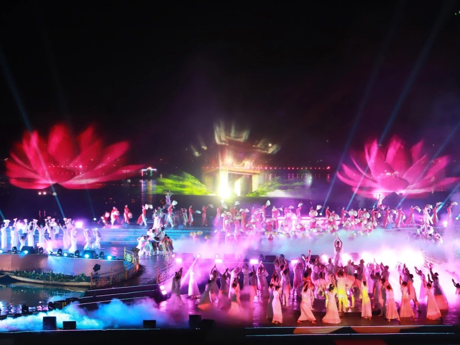 Hàng nghìn người dự khai mạc Năm du lịch quốc gia Huế