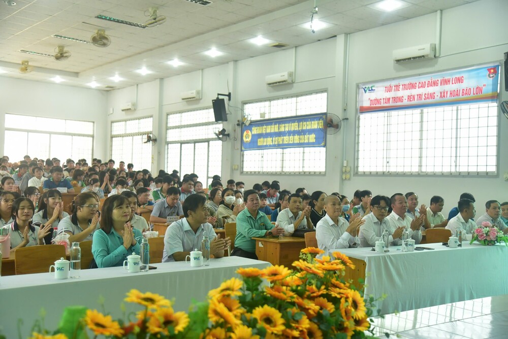 Thành phần tham dự