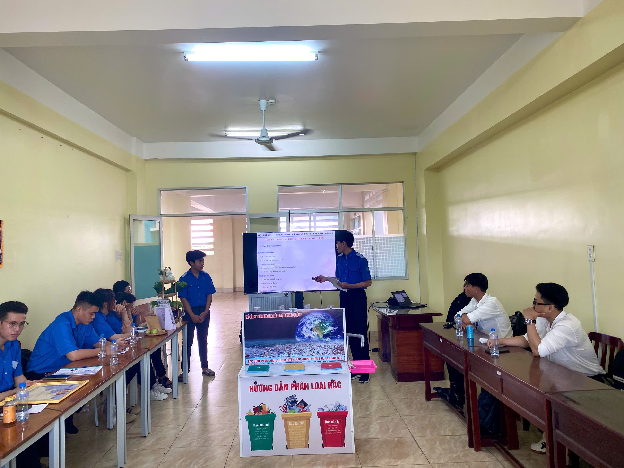 Không khí sôi nổi – Sinh viên tự tin chinh phục ý tưởng khởi nghiệp