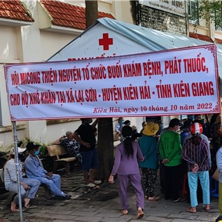 Khám Thiện Nguyện Tổ Chức Tại Trạm Y Tế Xã Lại Sơn