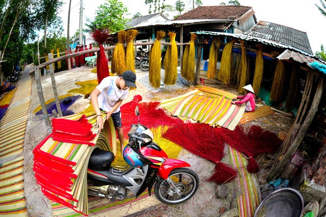 Lịch sử và nghề làm chiếu trăm năm tuổi