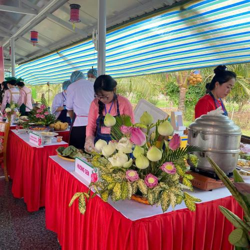 Hội Thi Bánh Dân Gian Sa Đéc – Tôn Vinh Hồn Bánh Việt Giữa Không Gian Vườn Hồng Cỏ May